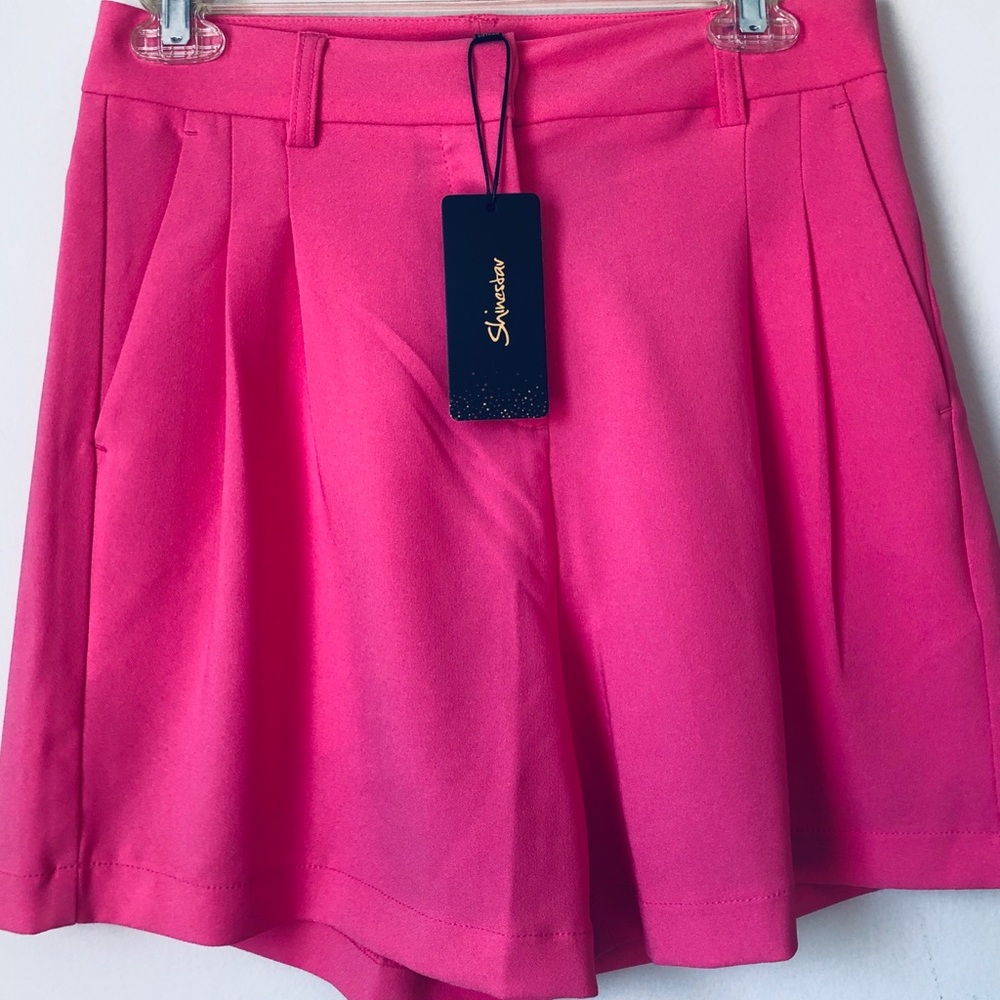 Pink Dress Shorts mid length with pleats and pockets